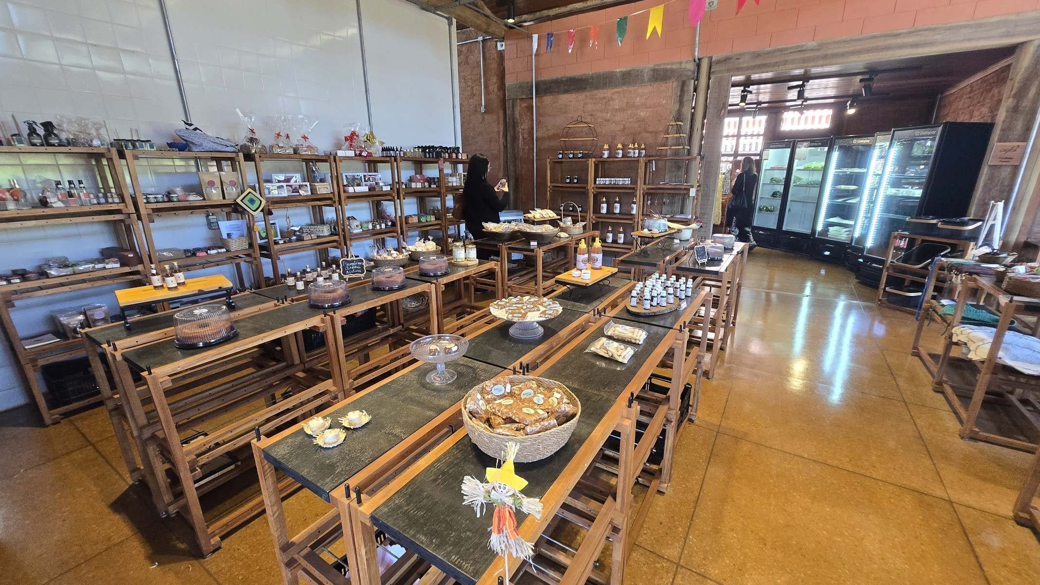 Pequenos artesãos da comunidade do Córrego do Feijão tem seus trabalhos expostos no Mercado Ipê-Amarelo-Carlos Altman/EM
