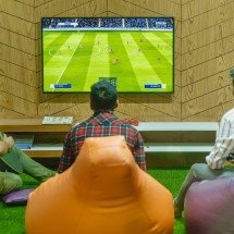 Brasileiros investem para ver a Copa do Mundo em casa - DINO