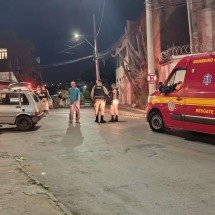 Carro desgovernado invade pizzaria atropela seis e mata um - CBMMG/DIVULGAÇÃO