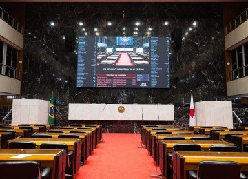 Plenário vazio durante sessão convocada em junho  -  (crédito: Luiz Santana/ALMG)