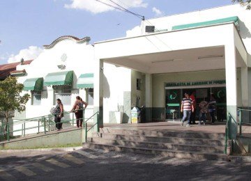 Técnica em enfermagem trabalha na Santa Casa de Formiga (MG) e terá conduta avaliada pela instituição -  (crédito: Santa Casa de Formiga/Divulgação)