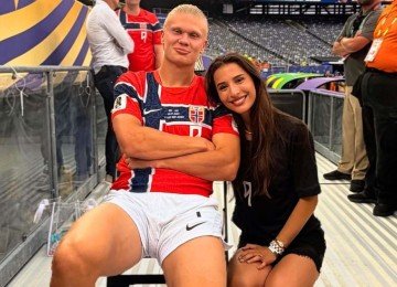 Erling Haaland e a namorada, Isabel Johansen, após a vitória da Noruega sobre o Brasil -  (crédito: Redes sociais)