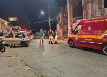 Acidente ocorreu no Bairro de Lourdes, em Montes Claros, no Norte de Minas, na noite do último sábado (4/7) -  (crédito: CBMMG/DIVULGAÇÃO)