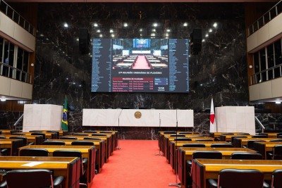 Plenário vazio durante sessão convocada em junho  -  (crédito: Luiz Santana/ALMG)