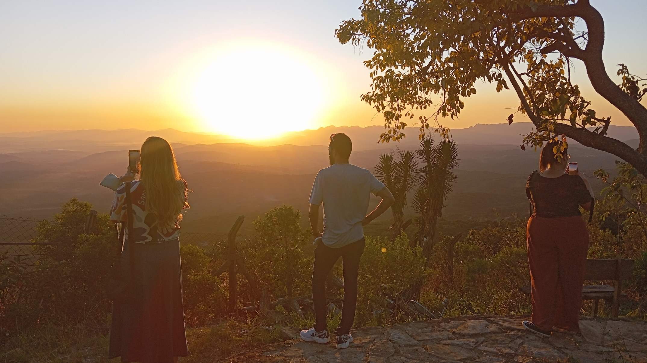  Pôr do Sol visto da Pousada Estalagem de Minas, no alto da Serra da Moeda, em Brumadinho
    -Carlos Altman/EM