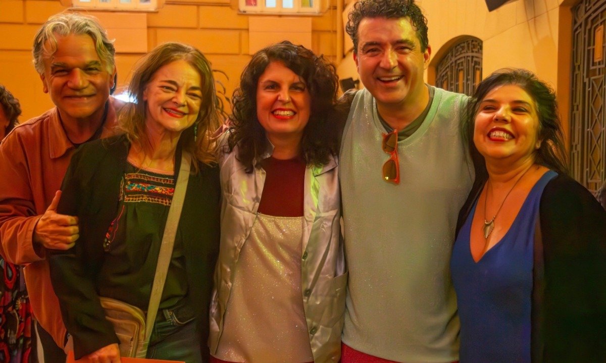  Eduardo Moreira e In&ecirc;s Peixoto, atores do Grupo Galp&atilde;o, com Neise Neves e L&eacute;o Quint&atilde;o, atores da Cia Pierrot Lunar, e Lydia Del Picchia, diretora da pe&ccedil;a 'Eu quero ser uma locomotiva'