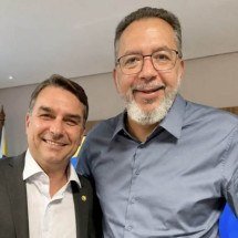 Pré-candidato de Flávio Bolsonaro ao Senado é preso com fuzil no Rio - Reprodução
