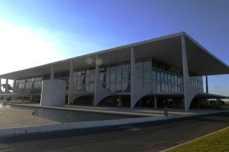 Choque de versões: Planalto e Flávio se digladiam sobre audiência do tarifaço nos EUA