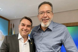 Pré-candidato de Flávio Bolsonaro ao Senado é preso com fuzil no Rio