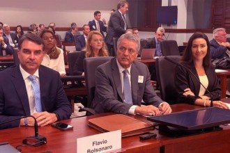 Os argumentos de Flávio Bolsonaro para tentar frear o tarifaço de Trump