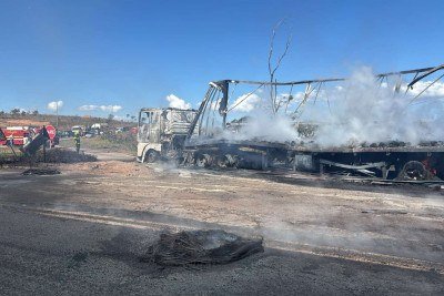 Carga de óleo escorreu pela pista e bloqueou o tráfego -  (crédito: CBMMG)