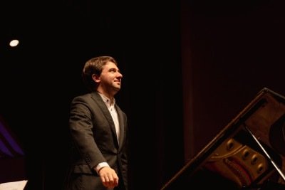 Al&eacute;m da carreira como solista, o pianista Bernardo Santos desenvolve pesquisas sobre a m&uacute;sica portuguesa do s&eacute;culo XX, sendo respons&aacute;vel pela edi&ccedil;&atilde;o cr&iacute;tica de obras de Berta Alves de Souza, Frederico de Freitas e Ruy Coelho. -  (crédito: Divulga&ccedil;&atilde;o)