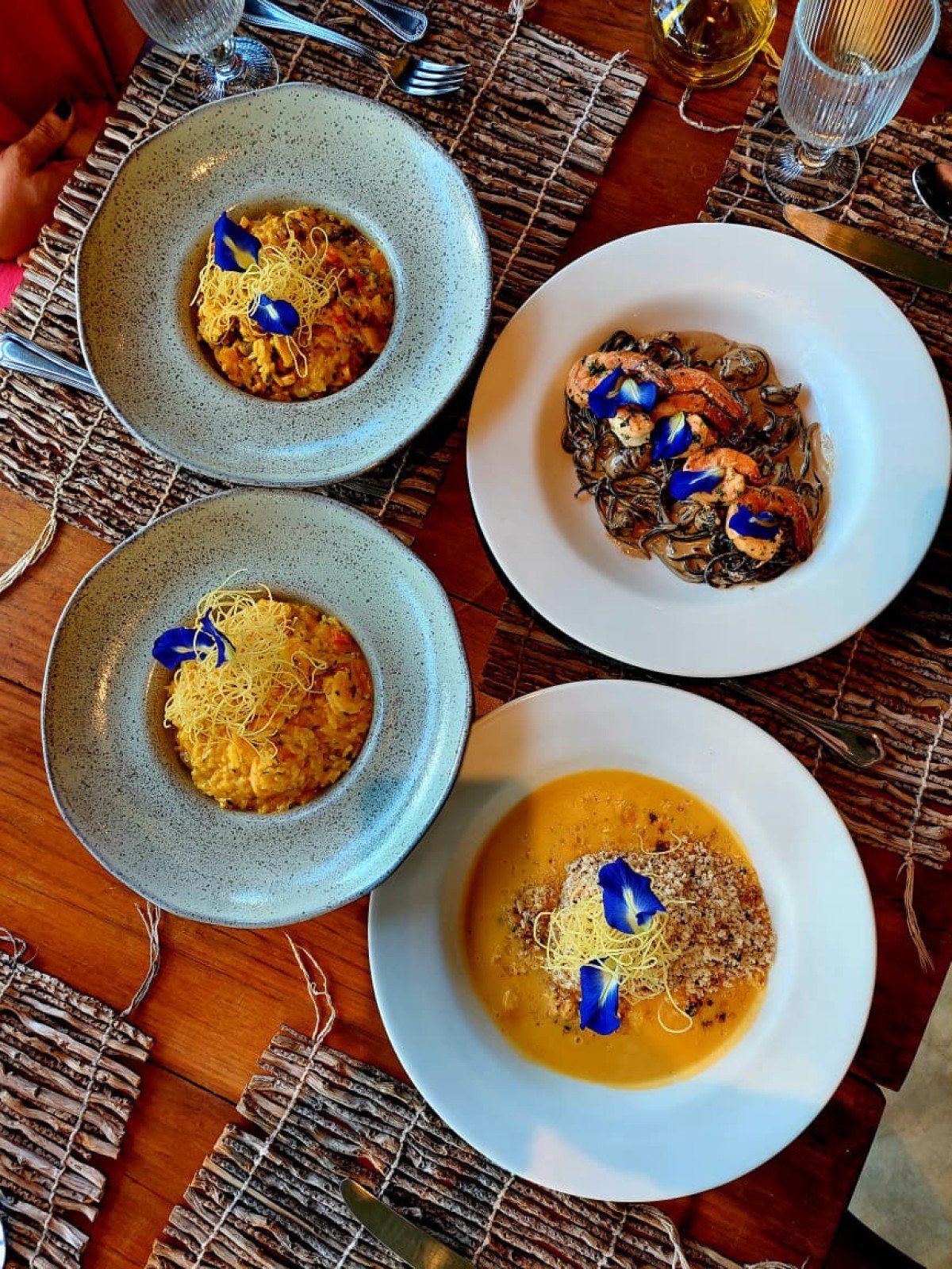 Arroz de polvo, camarão grelhado com massa negra ao molho de cogumelos trufados e peixe do dia com farofa de castanhas
-Ana Luiza Soares/EM/D.A Press