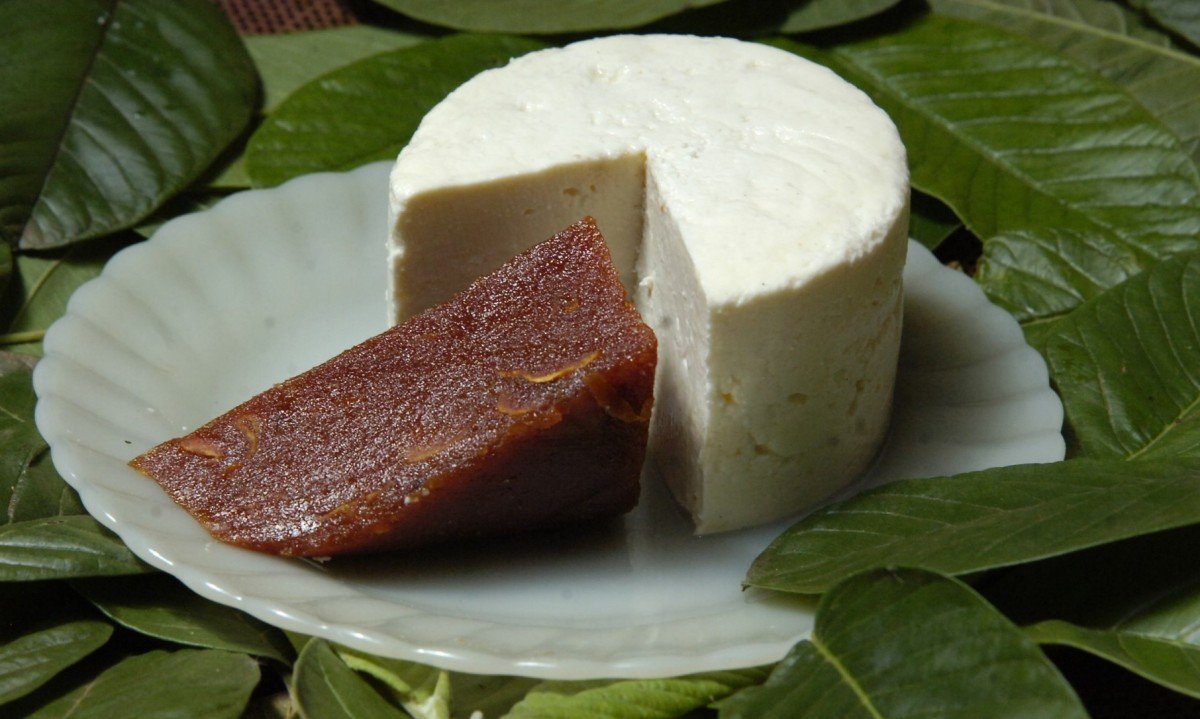Goiabada e queijo, produzidos em Sao Bartolomeu, distrito de Ouro Preto        