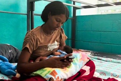 Bebê nasce entre escombros de duplo terremoto que abalou a Venezuela  -  (crédito: Paula Ramon/AFP)