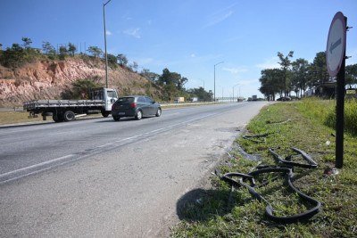 Retorno no km 512, local do acidente onde deixou 21 pessoas feridas -  (crédito: Leandro Couri/EM/D.A.Press)