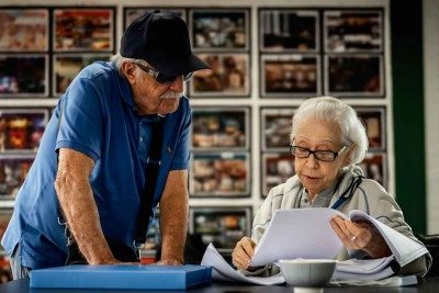 Os veteranos Ary Fontoura e Fernanda Montenegro protagonizam 'Velhos bandidos', filme que abre a Mostra Pr&ecirc;mio Grande Otelo do Cinema -  (crédito: Paris Filmes/Divulga&ccedil;&atilde;o)