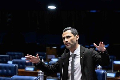 Hoje, é o senador Cleitinho Azevedo (Republicanos), que lidera as pesquisas, o mais cobrado -  (crédito: Carlos Moura/Agência Senado – 21/5/26)
