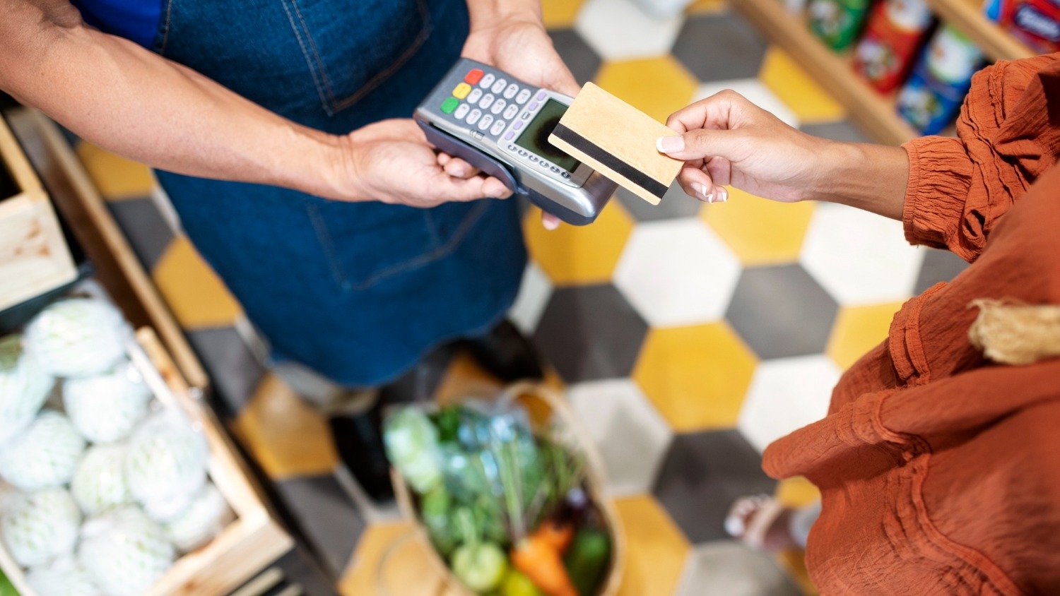 O pagamento em lojas ser&aacute; essencial para a aplica&ccedil;&atilde;o do cashback de impostos sobre produtos e servi&ccedil;os essenciais. -  (crédito: Freepik)