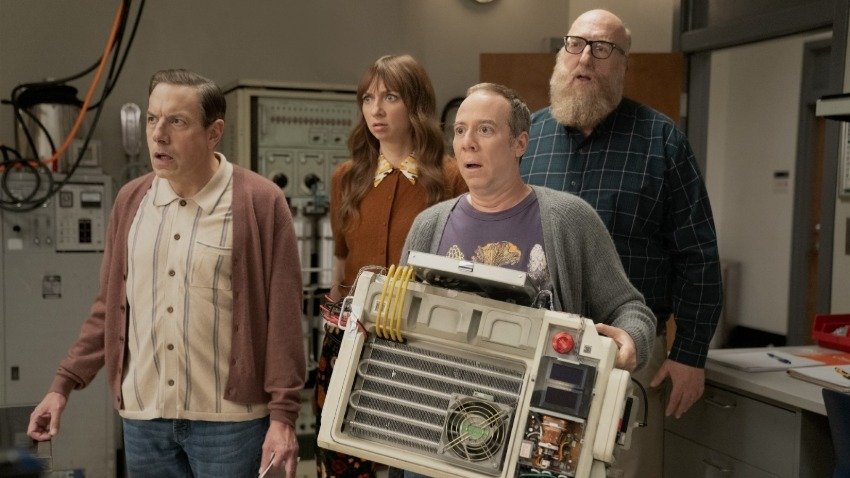 Stuart, Denise, Bert e Barry Kripke em cena de 'Stuart N&atilde;o Consegue Salvar o Universo', onde tentam corrigir um apocalipse multiversal. -  (crédito: HBO Max / Divulga&ccedil;&atilde;o)
