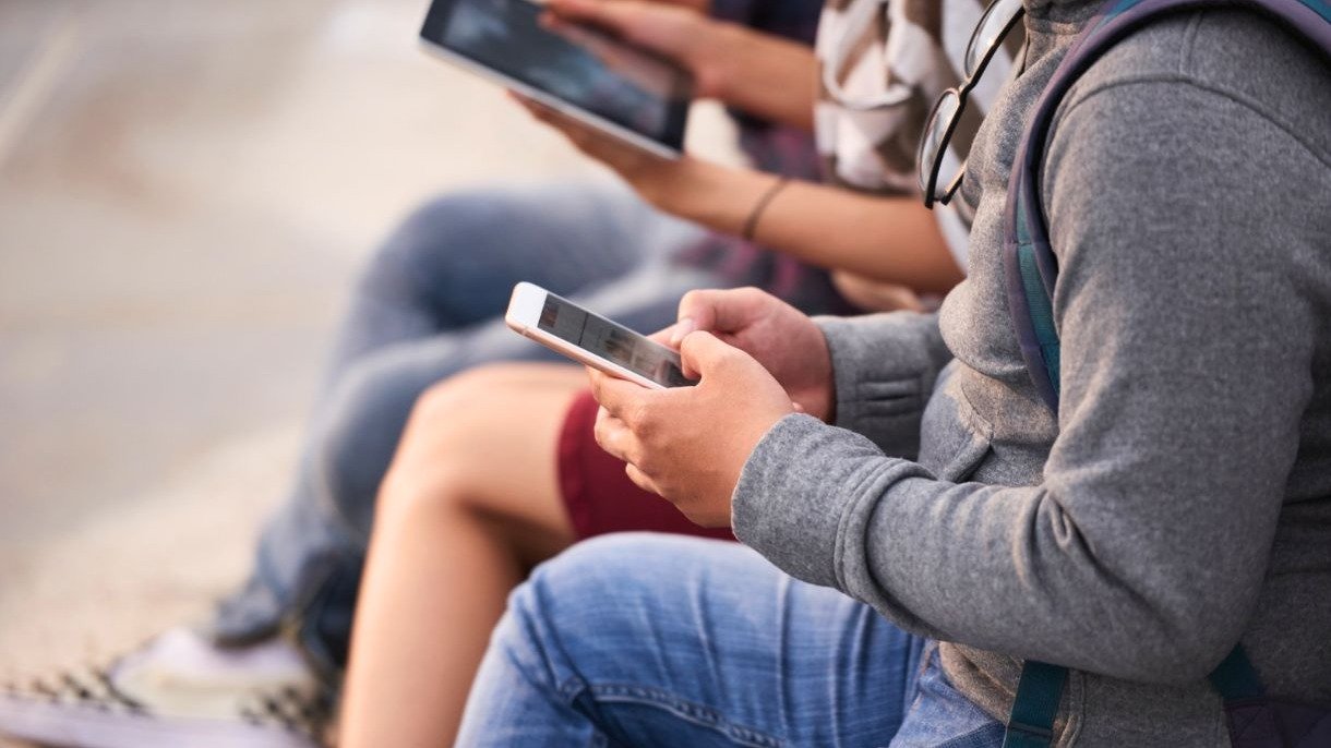 Férias escolares: só 21% dos adolescentes trocam as telas por lazer - FreePik