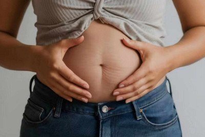 A distensão abdominal, na sua maioria, é relacionada a hábitos de vida, mas também a condições gastrointestinais benignas e relacionadas ao eixo cérebro-intestino -  (crédito: Magnific)