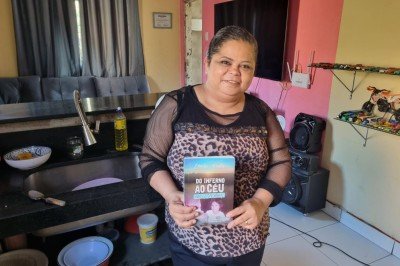 Pedagoga aposentada escreveu livro na pris&atilde;o e agora ministra palestras preventivas contra as drogas -  (crédito: Luiz Ribeiro/EM Data/DA Press)