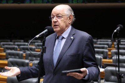 Deputado Luiz Carlos Hauly apresentou proposta semelhante em 2006 e pretende retomar discussão -  (crédito: Kayo Magalhães / Câmara dos Deputados)