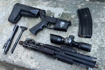 Drogas e armas foram apreendidas na operação deflagrada nesta quinta-feira (9/7) -  (crédito: MPMG/Divulgação)