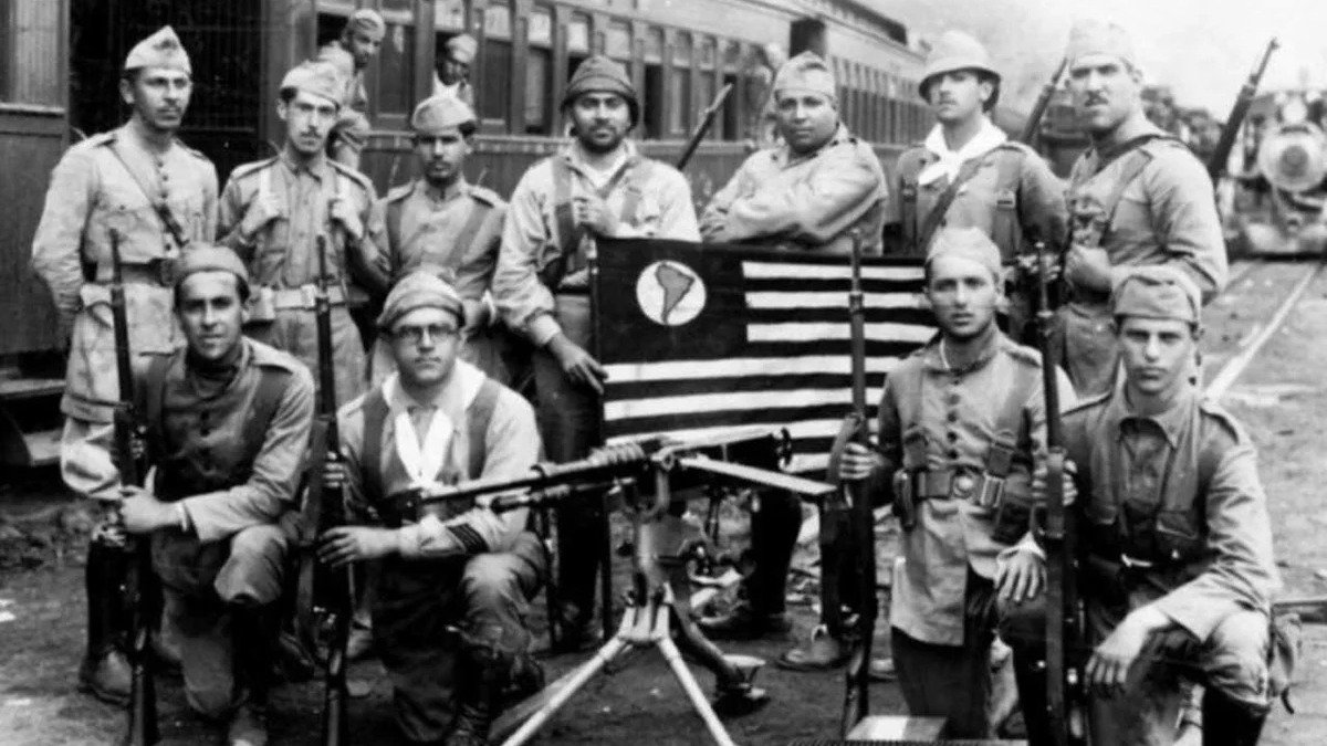 Soldados paulistas na Revolu&ccedil;&atilde;o Constitucionalista de 1932, um dos maiores conflitos armados da hist&oacute;ria do Brasil -  (crédito: Wikimedia Commons)