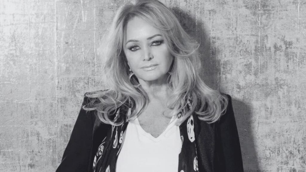 Com sua voz marcante, Bonnie Tyler transformou "Total Eclipse of the Heart" em um dos maiores hinos da m&uacute;sica mundial -  (crédito: Reprodu&ccedil;&atilde;o)