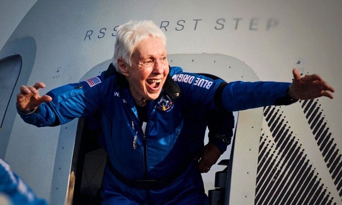 Morre Wally Funk, pioneira da aviação e mulher mais velha no espaço - Blue Origin