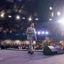 Pr. Pedro Medina reúne público com Pr. Paul Enenche em SP - DINO