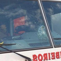 Bombeiros são atacados, e viatura é danificada durante atendimento - Divulgação/ CBMDF