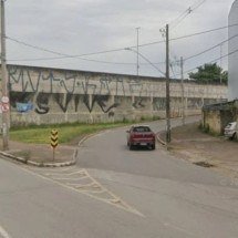 Óleo na pista interdita alça e causa 5 km de congestionamento em Contagem - Google Street View