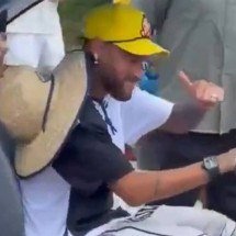 Enquanto Brasil lamenta Copa, Neymar surge na Disney com família e parças - Tupi