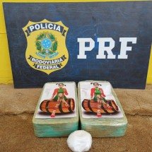 Homem é preso com tabletes de cocaína da 'Chiquinha' em cidade mineira - PRF / Divulgação 