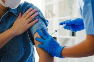 A história da vacina: como uma descoberta mudou a humanidade para sempre