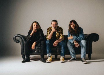Lob&atilde;o e seu Power Trio, banda que se apresenta no Pal&aacute;cio das Artes para um show de rock comemorativo -  (crédito:  Julia Missagia)