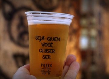 Copo de chope do Porks &eacute; destaque na promo&ccedil;&atilde;o de cerveja artesanal para o Dia Mundial do Rock -  (crédito: Edy Fernandes)