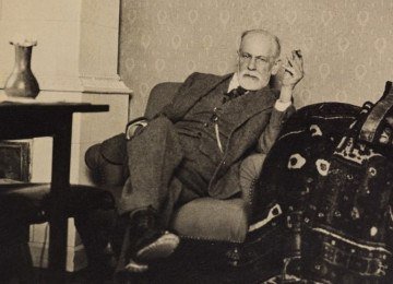 Freud, o pai da psicanálise, no seu consultório londrino
     -  (crédito: Freud Museum)