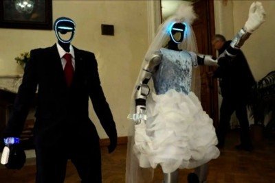 Casal de humanoides se casou na Rússia -  (crédito: The Independent / reprodução)