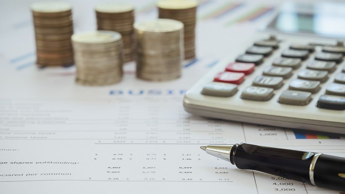 Ferramentas financeiras ilustram a import&acirc;ncia do planejamento para o d&eacute;cimo terceiro sal&aacute;rio -  (crédito: kanchanachitkhamma)