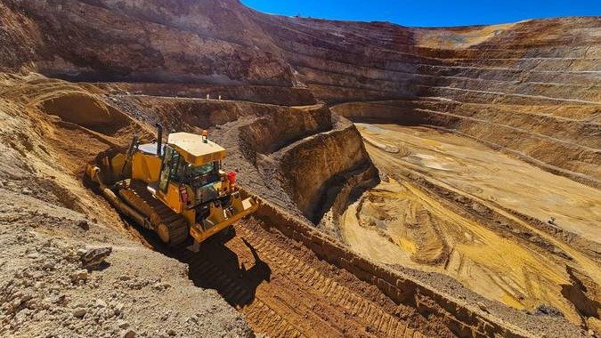 A minera&ccedil;&atilde;o de larga escala &eacute; um pilar econ&ocirc;mico e molda a paisagem de diversas cidades em Minas Gerais -  (crédito: William Luque/freepik.com)