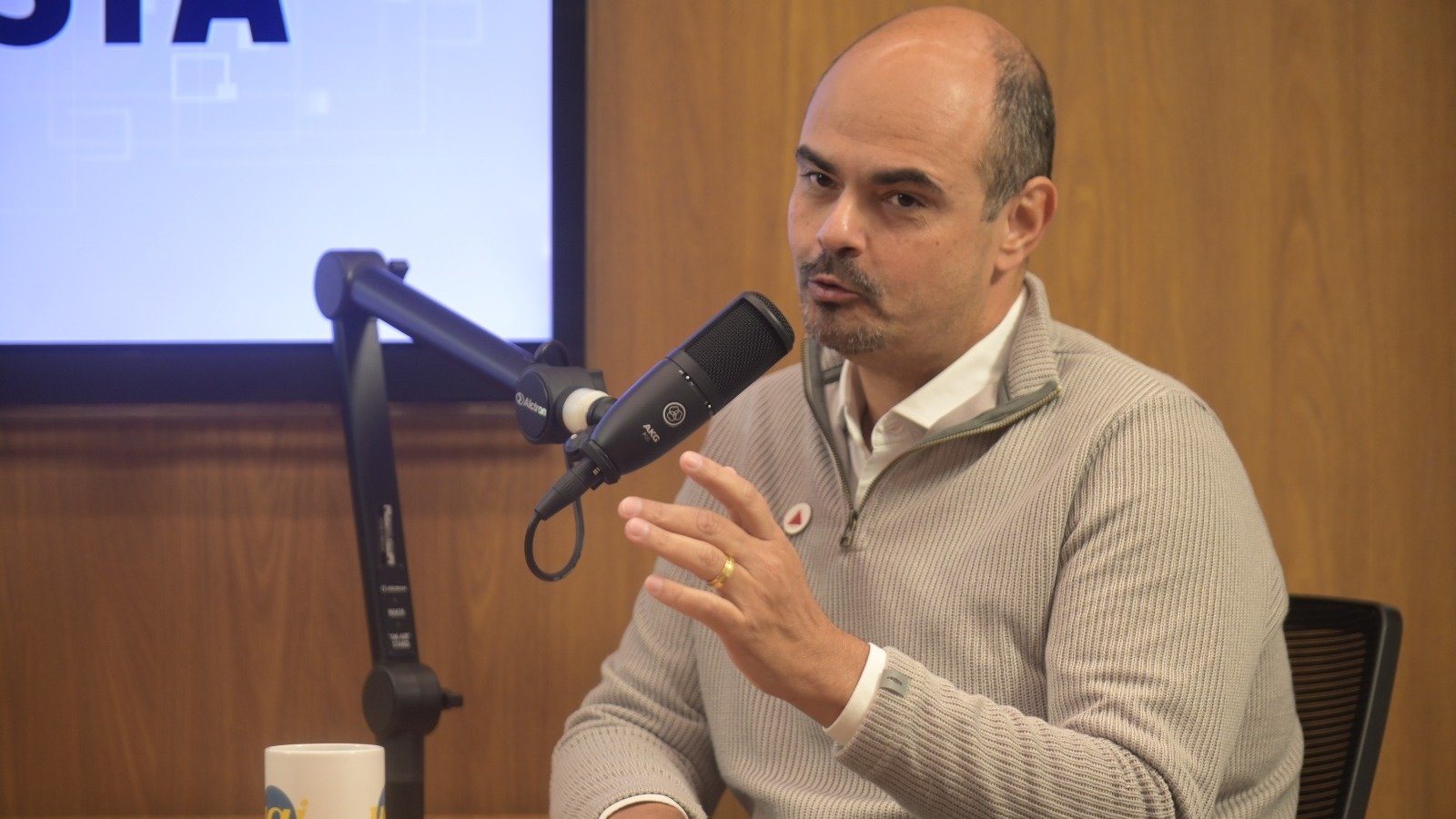 Mateus Sim&otilde;es, governador de Minas Gerais, discute sua gest&atilde;o e desafios para a campanha de reelei&ccedil;&atilde;o em outubro -  (crédito: Leandro Couri/EM/D.A.Press.Brasil.)