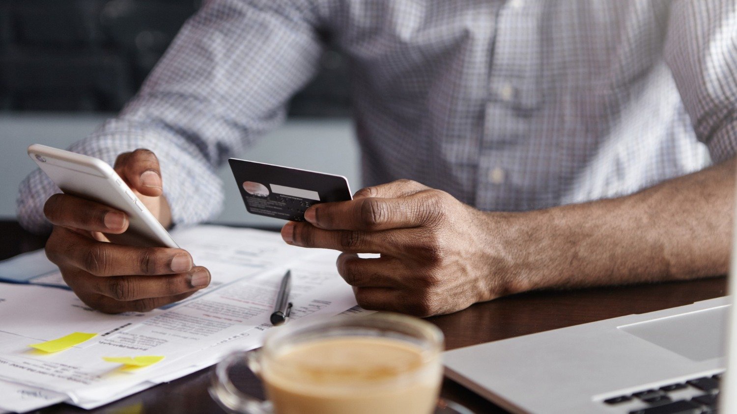 Ponderar o uso do cr&eacute;dito e as taxas &eacute; essencial ao analisar a antecipa&ccedil;&atilde;o do d&eacute;cimo terceiro sal&aacute;rio -  (crédito: Freepik)