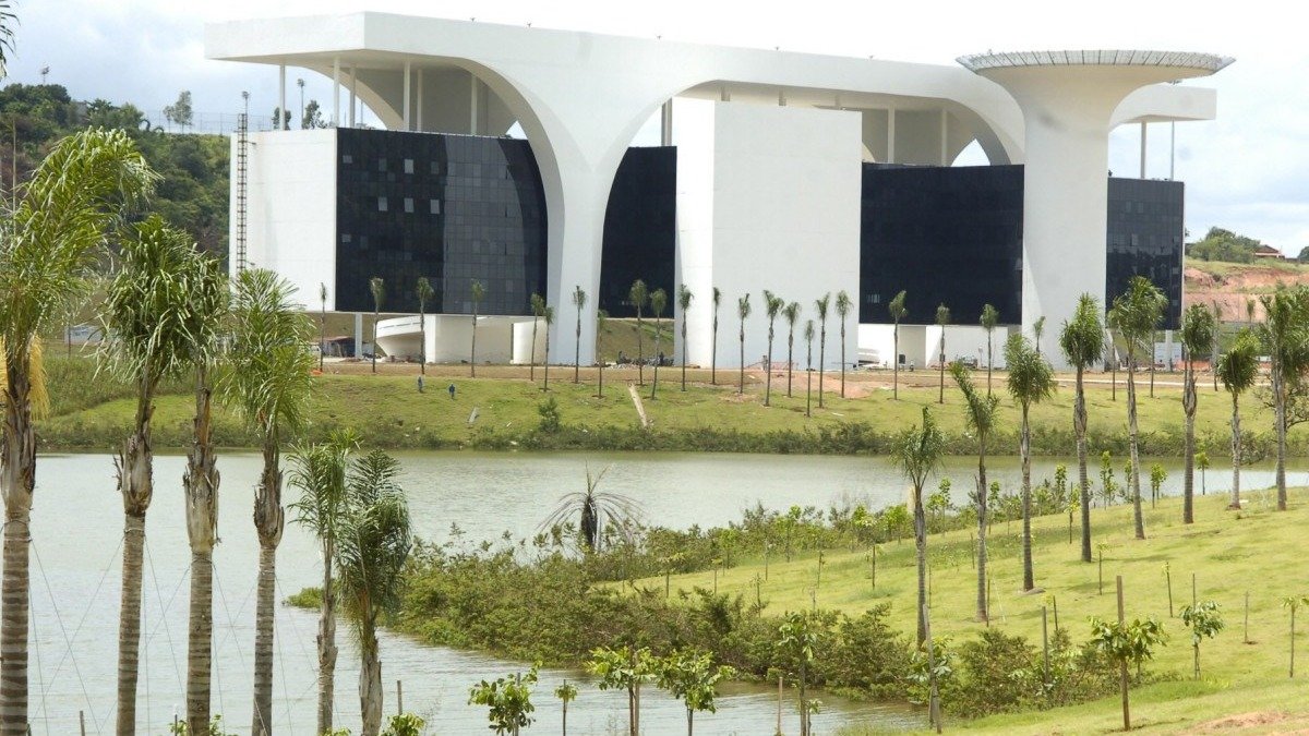 Um governador gere o estado, implementa pol&iacute;ticas p&uacute;blicas e executa projetos de infraestrutura, como o complexo visto nesta imagem -  (crédito: Euler Junior/EM/D.A Press)