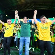 Em tom de campanha, Flávio Bolsonaro faz promessas populistas no Ceará - Vittor Sales/Divulgação pré-campanha Flávio Bolsonaro