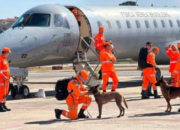 Bombeiros mineiros desembarcam em Belo Horizonte depois de 14 dias de miss&otilde;es de salvamento no terremoto da Venezuela -  (crédito: CBMMG)