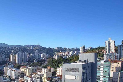 S&aacute;bado amanhece com c&eacute;u claro em Belo Horioznte, como na vista da Serra do Curral a partir do Bairro Luxemburgo, na Regi&atilde;o Centro-Sul -  (crédito: Clima ao Vivo)